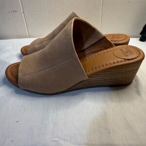 Lucky Brand Tan Wedge Shoes with Peep Toe
